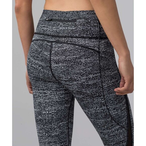 Lululemon Pace Perfect Crop (17") Size 2 - Picture 8 of 8